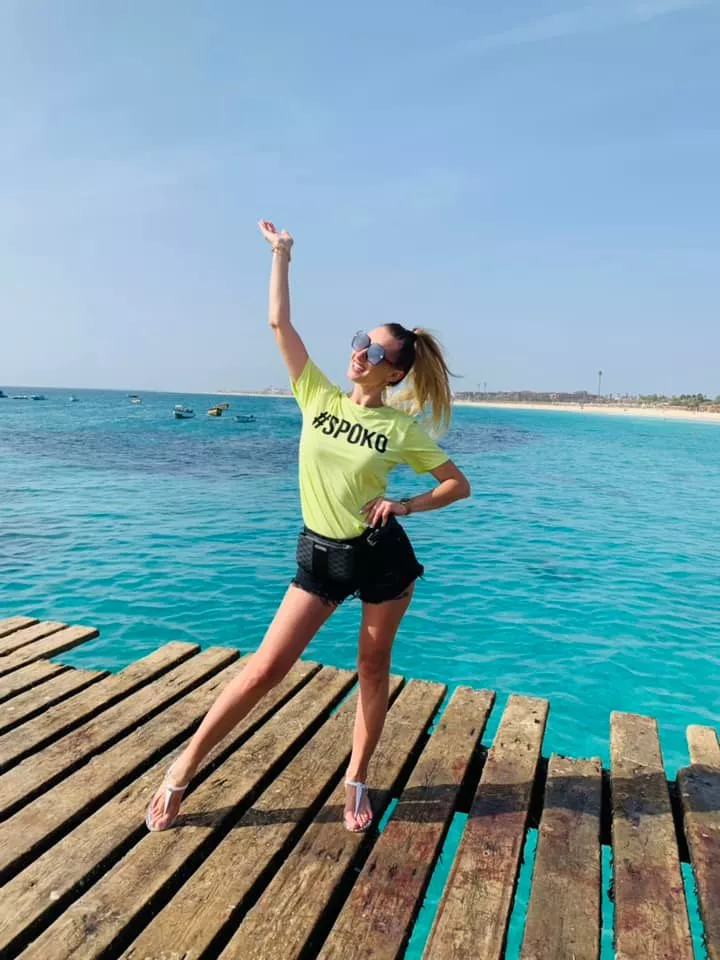 Fani na to czekali?! Gorące zdjecia zdolnej wokalistki disco polo trafiły do sieci! Te kadry rozpalają zmysły!